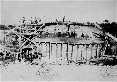   Gradnja rezervoarja v Sežani v letih 1906/1907  (ARHIV R Slovenije: Občina Sežana, II. FASC. CATT X., CL 14.)